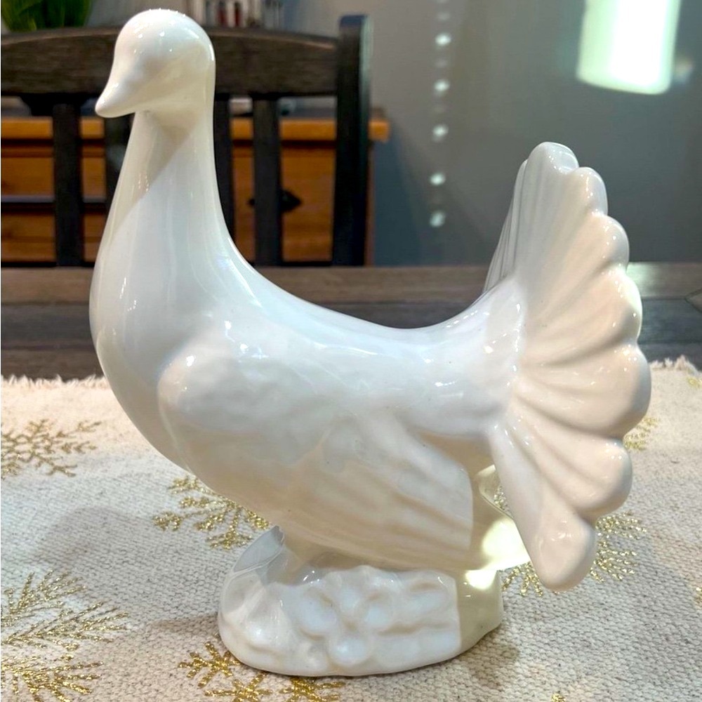 Elegant White Ceramic Bird Figurine - Picture 1 of 12